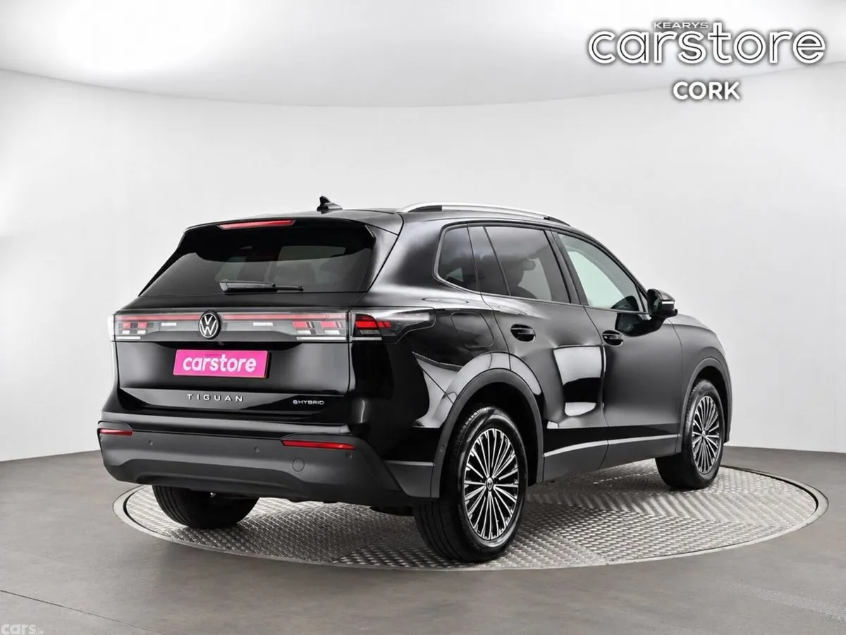 Volkswagen Tiguan SUV, Petrol Hybrid, 2024, Black