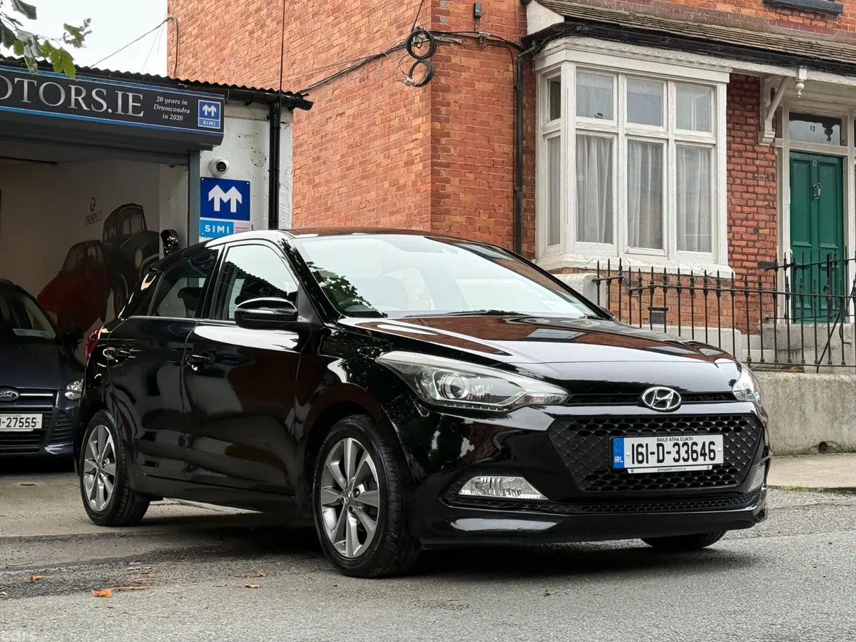 Hyundai i20 Hatchback, Petrol, 2016, Black