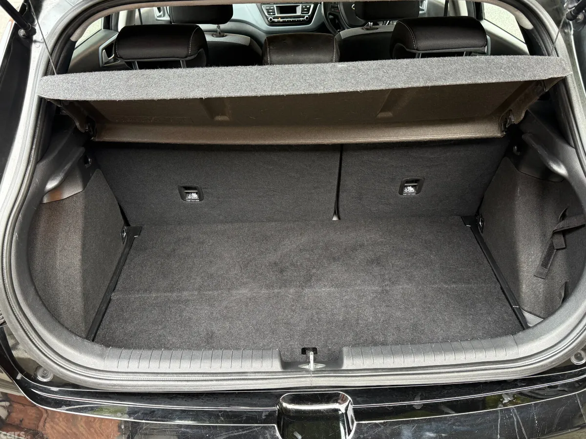 Hyundai i20 Hatchback, Petrol, 2016, Black