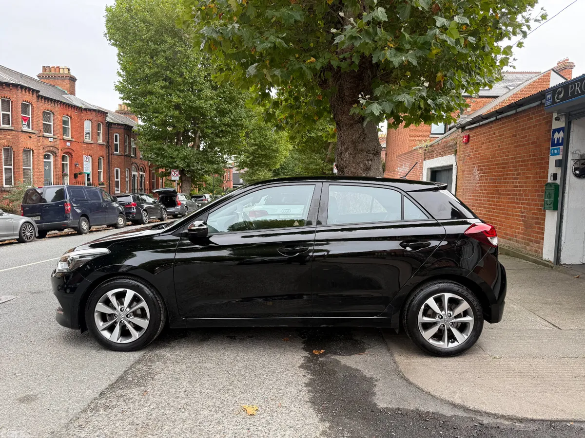 Hyundai i20 Hatchback, Petrol, 2016, Black