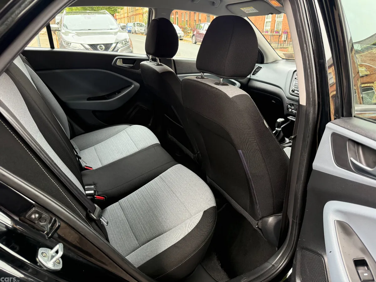 Hyundai i20 Hatchback, Petrol, 2016, Black
