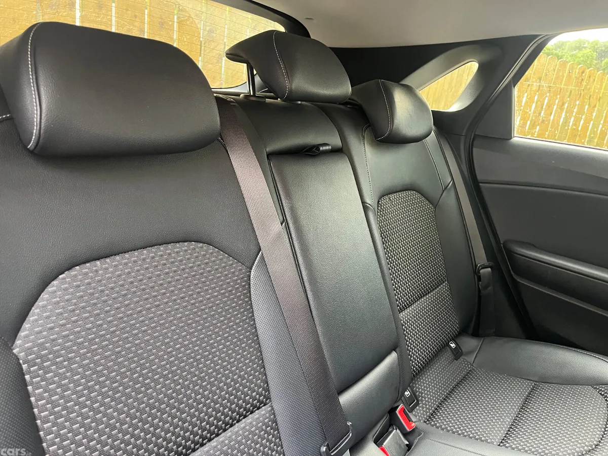 Kia Ceed Hatchback, Diesel, 2019, Red