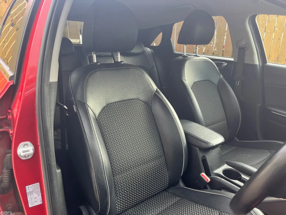 Kia Ceed Hatchback, Diesel, 2019, Red