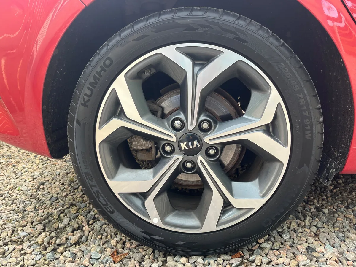 Kia Ceed Hatchback, Diesel, 2019, Red