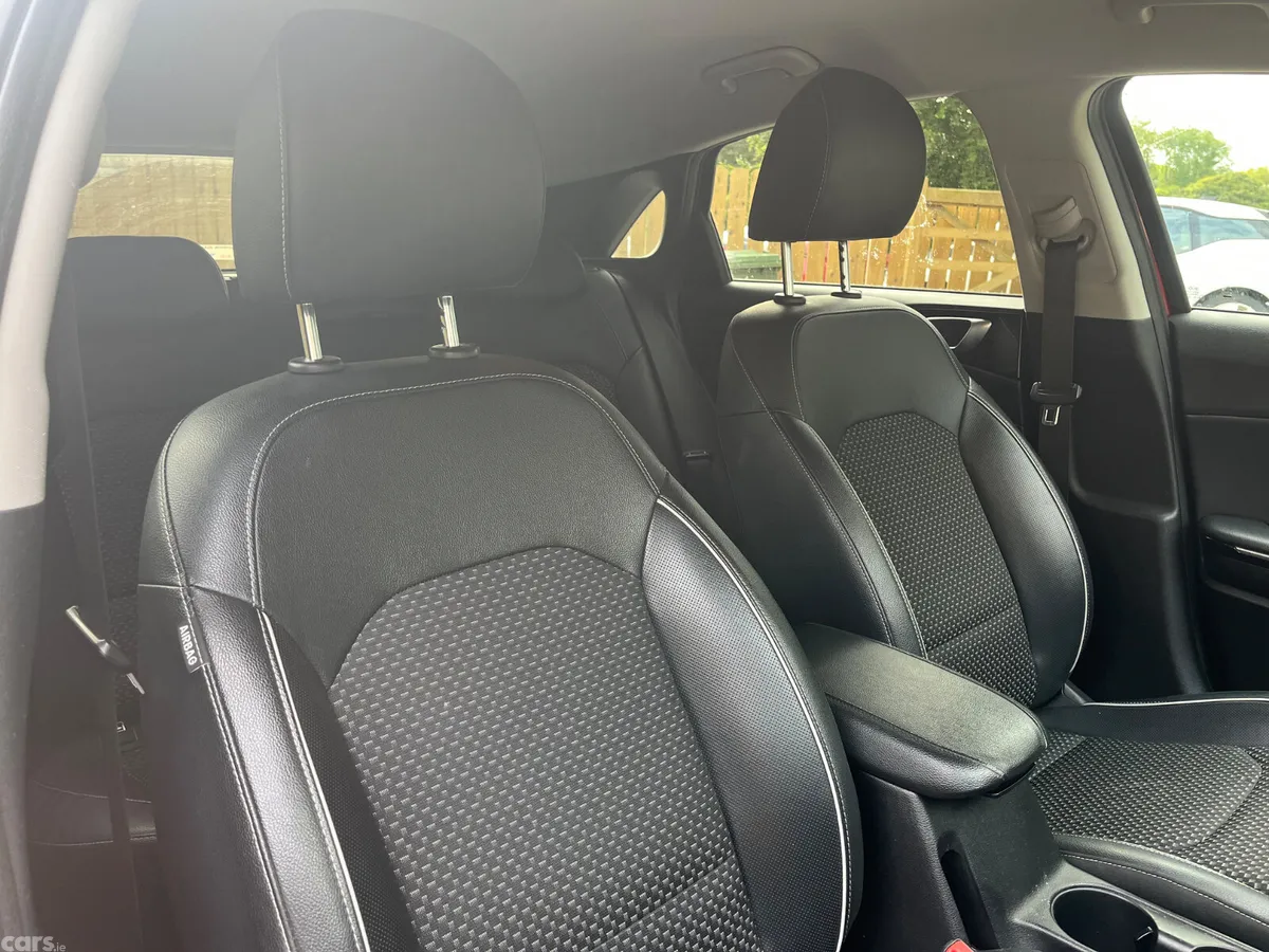 Kia Ceed Hatchback, Diesel, 2019, Red