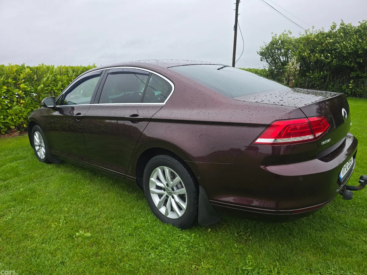 Volkswagen Passat Saloon, Diesel, 2017, Red
