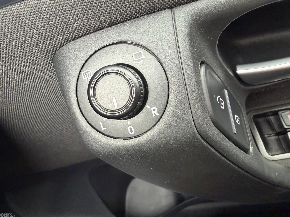 Volkswagen Polo Hatchback, Petrol, 2014, Red
