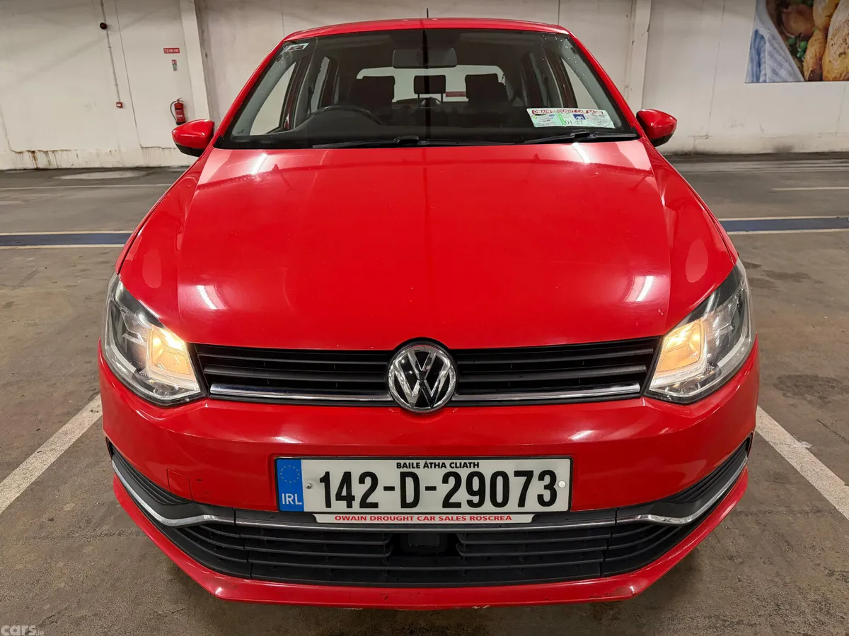 Volkswagen Polo Hatchback, Petrol, 2014, Red