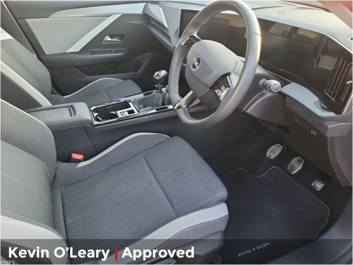Opel Astra Hatchback, Petrol, 2024, Grey