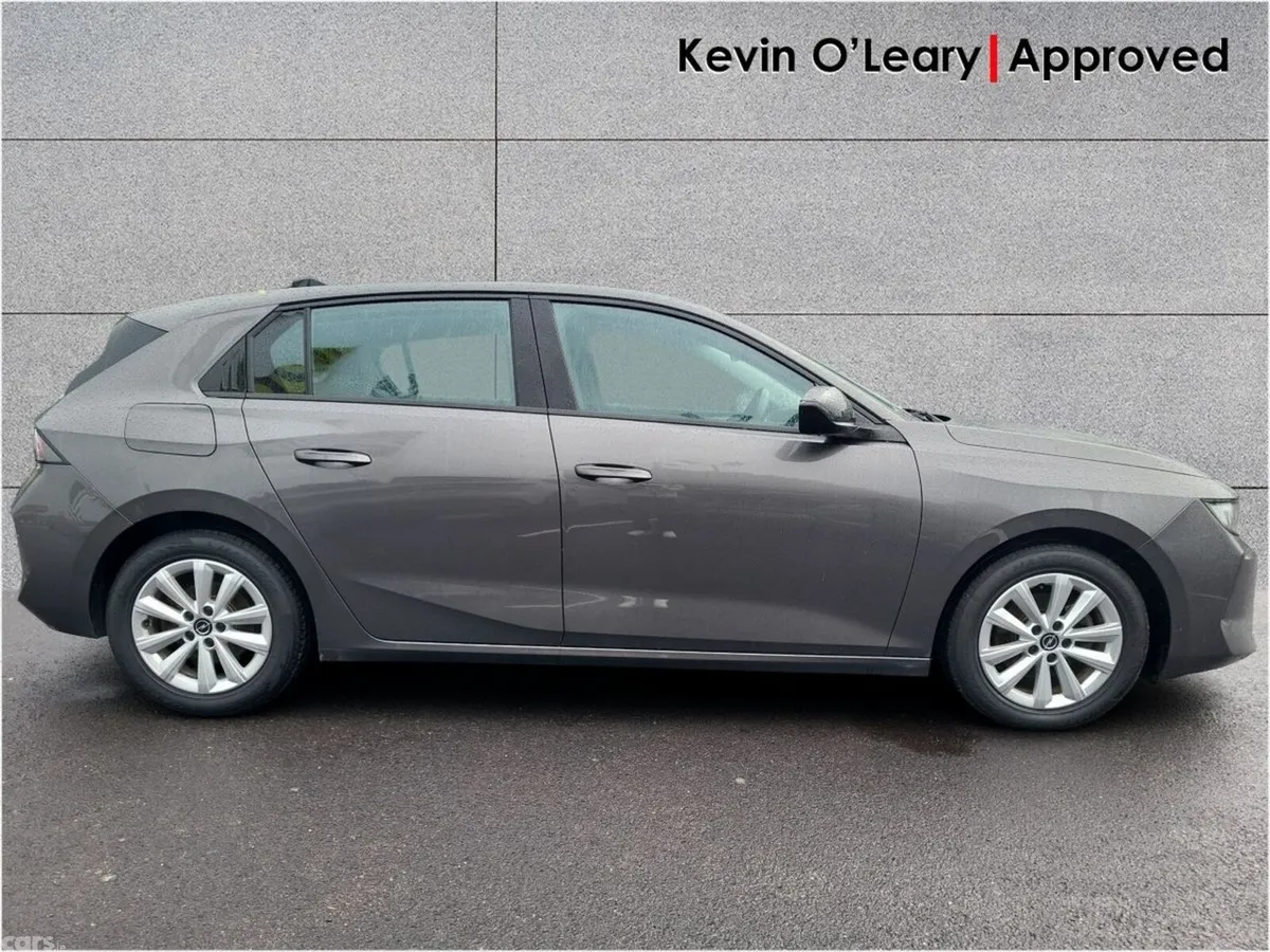 Opel Astra Hatchback, Petrol, 2024, Grey