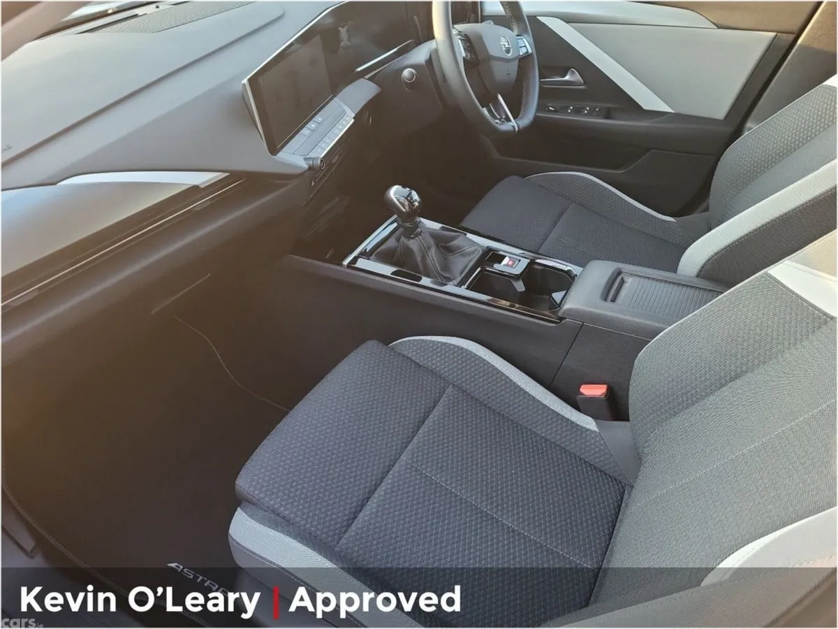 Opel Astra Hatchback, Petrol, 2024, Grey