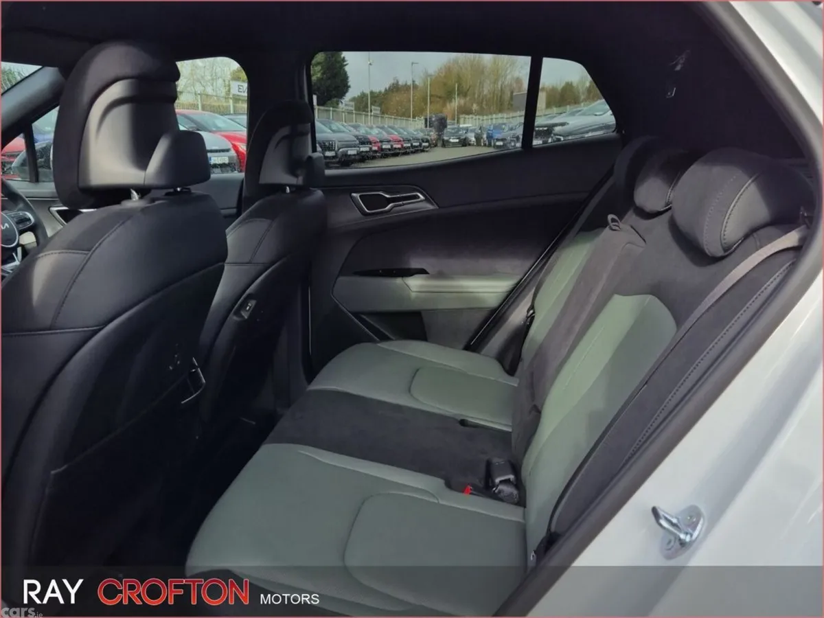 Kia Sportage SUV, Petrol Hybrid, 2025, White