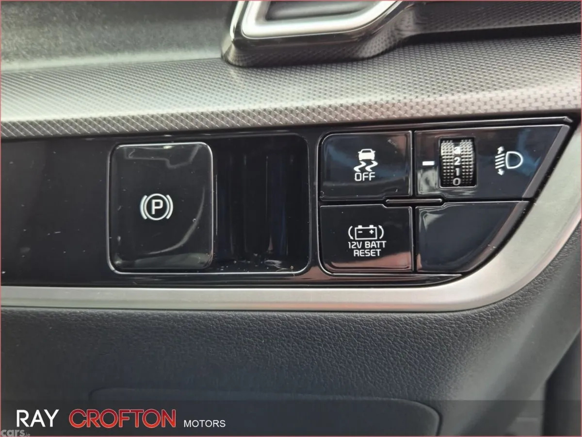 Kia Sportage SUV, Petrol Hybrid, 2025, White