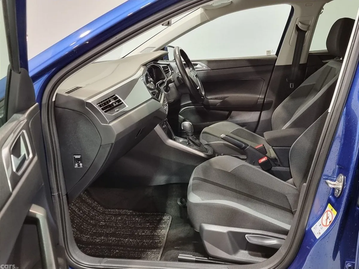 Volkswagen Polo Hatchback, Petrol, 2021, Blue