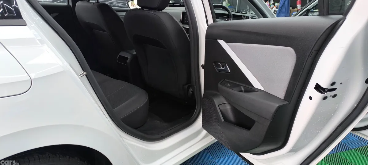 Opel Astra Hatchback, Diesel, 2022, White