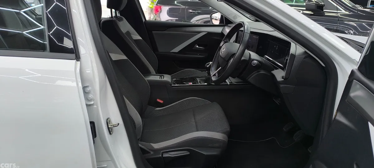 Opel Astra Hatchback, Diesel, 2022, White