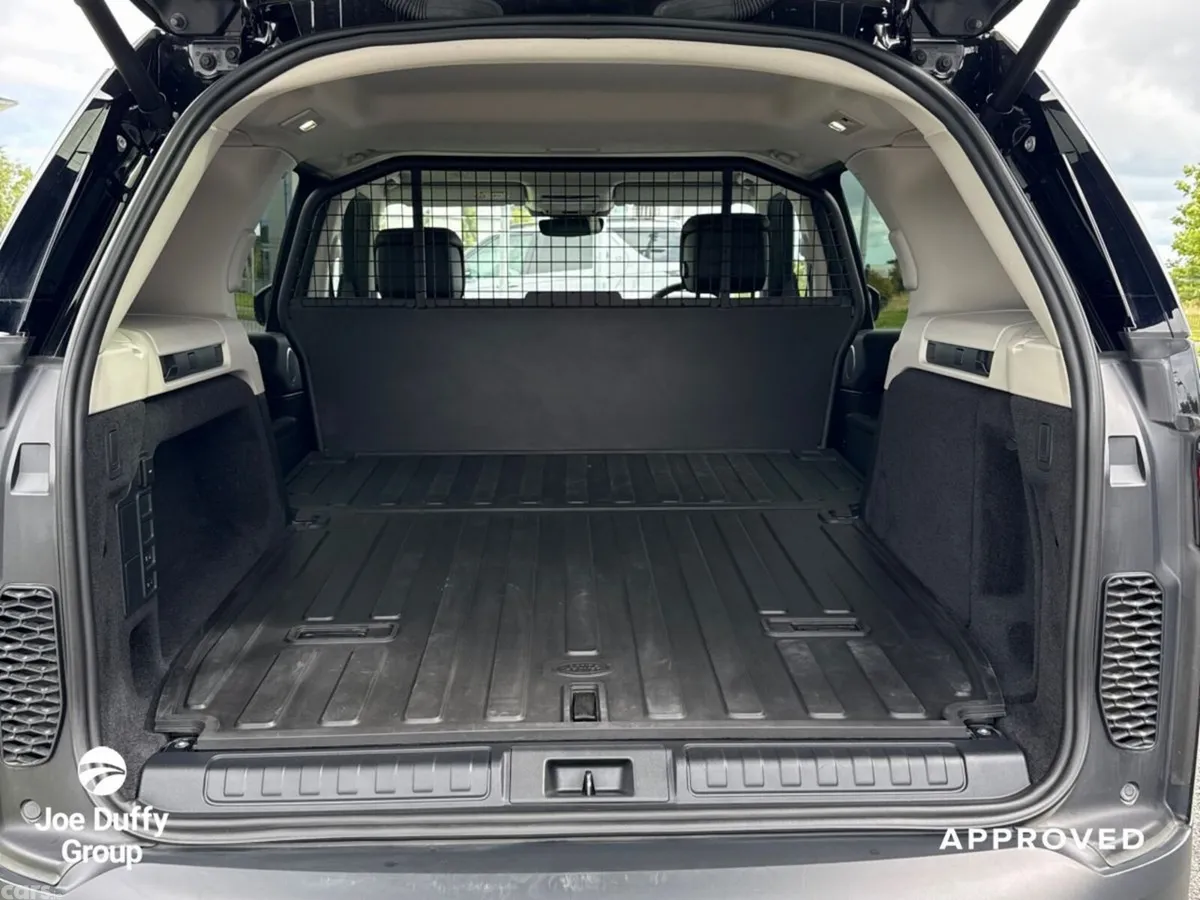 Land Rover Discovery SUV, Diesel, 2024, Black