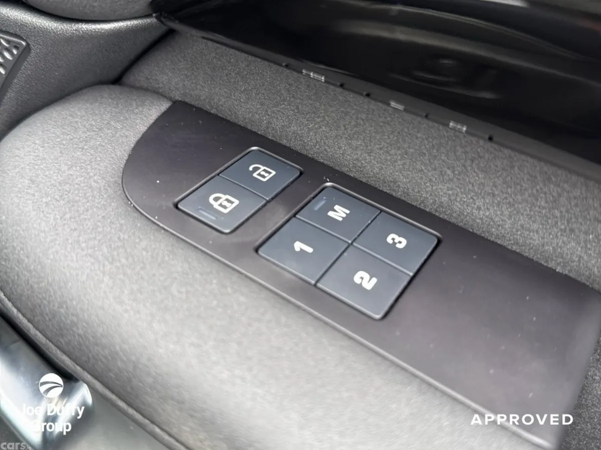 Land Rover Discovery SUV, Diesel, 2024, Black