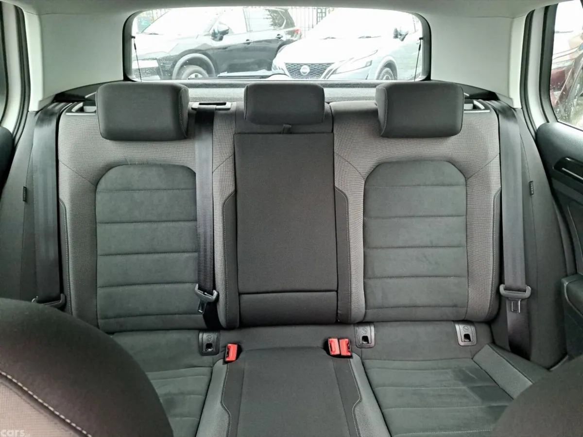 Volkswagen Golf Hatchback, Petrol, 2018, White