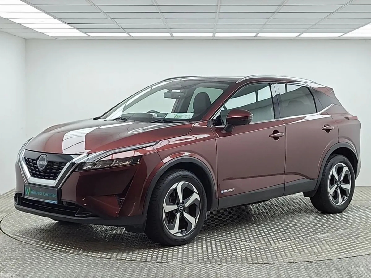Nissan Qashqai MPV, Petrol, 2023, Red