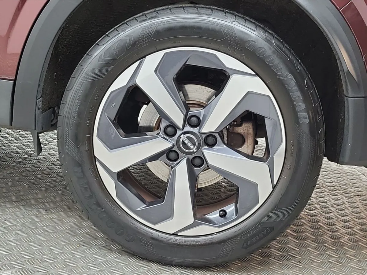 Nissan Qashqai MPV, Petrol, 2023, Red