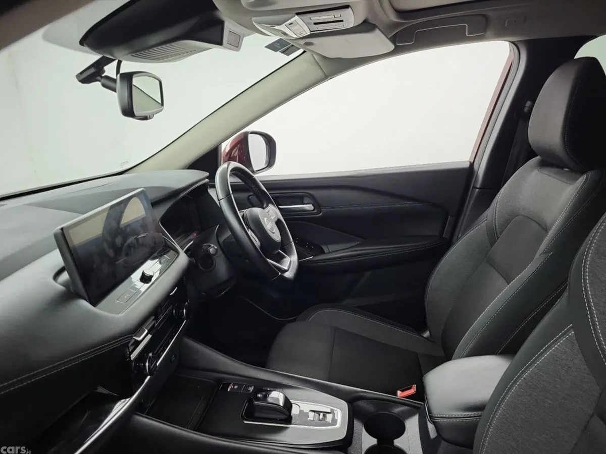 Nissan Qashqai MPV, Petrol, 2023, Red