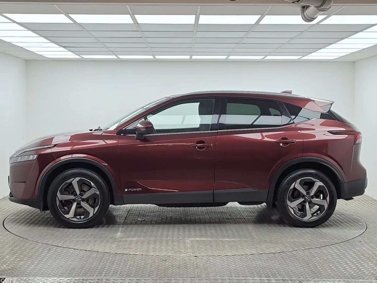 Nissan Qashqai MPV, Petrol, 2023, Red