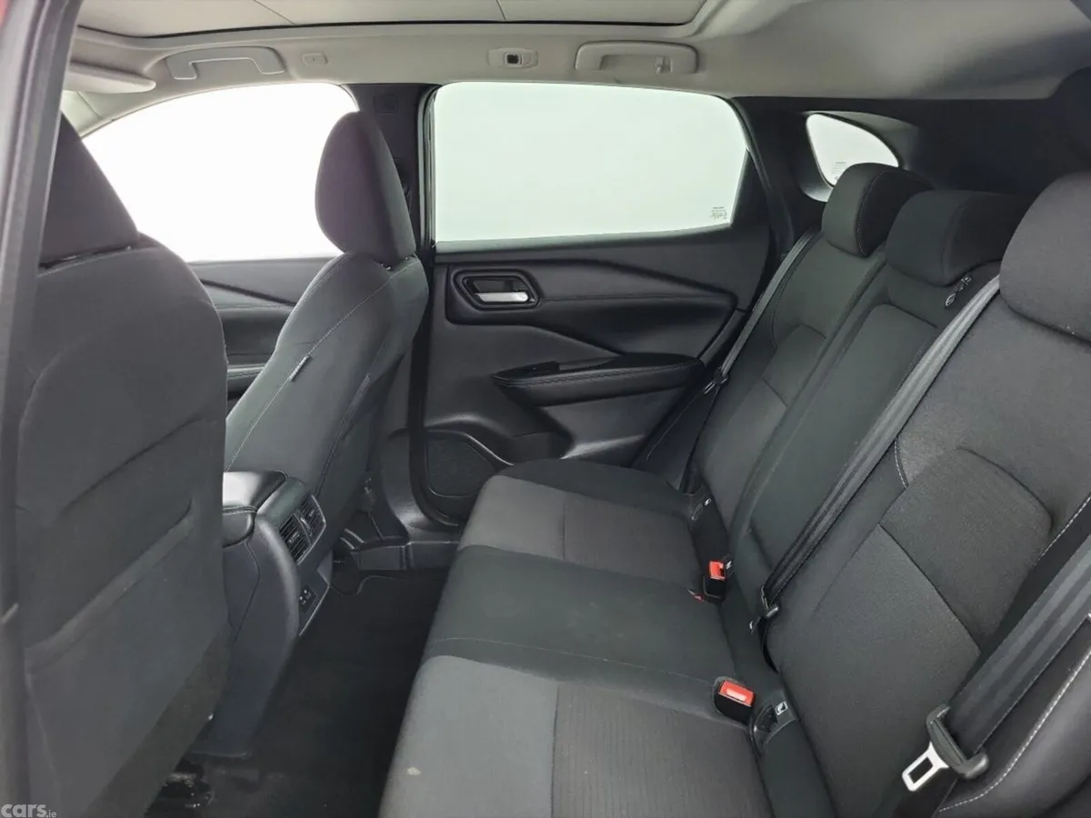Nissan Qashqai MPV, Petrol, 2023, Red