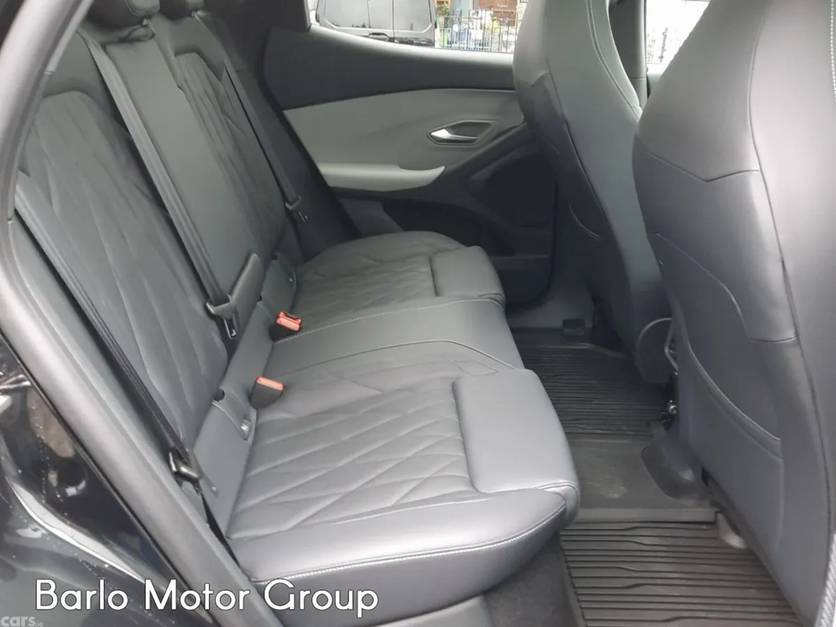 Ford Explorer MPV, Electric, 2026, Black