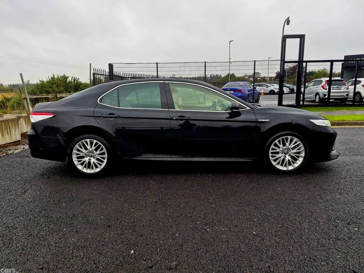 Toyota Camry Saloon, Petrol Hybrid, 2020, Black