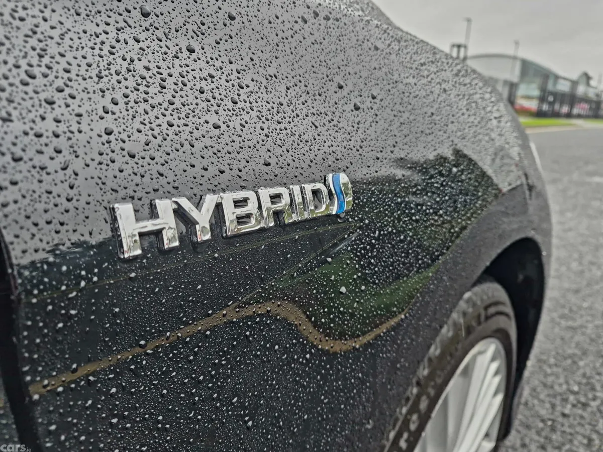 Toyota Camry Saloon, Petrol Hybrid, 2020, Black