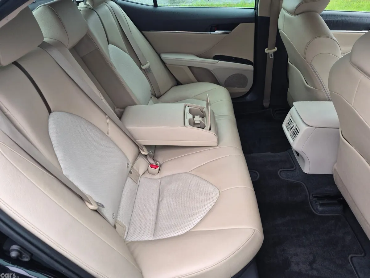 Toyota Camry Saloon, Petrol Hybrid, 2020, Black