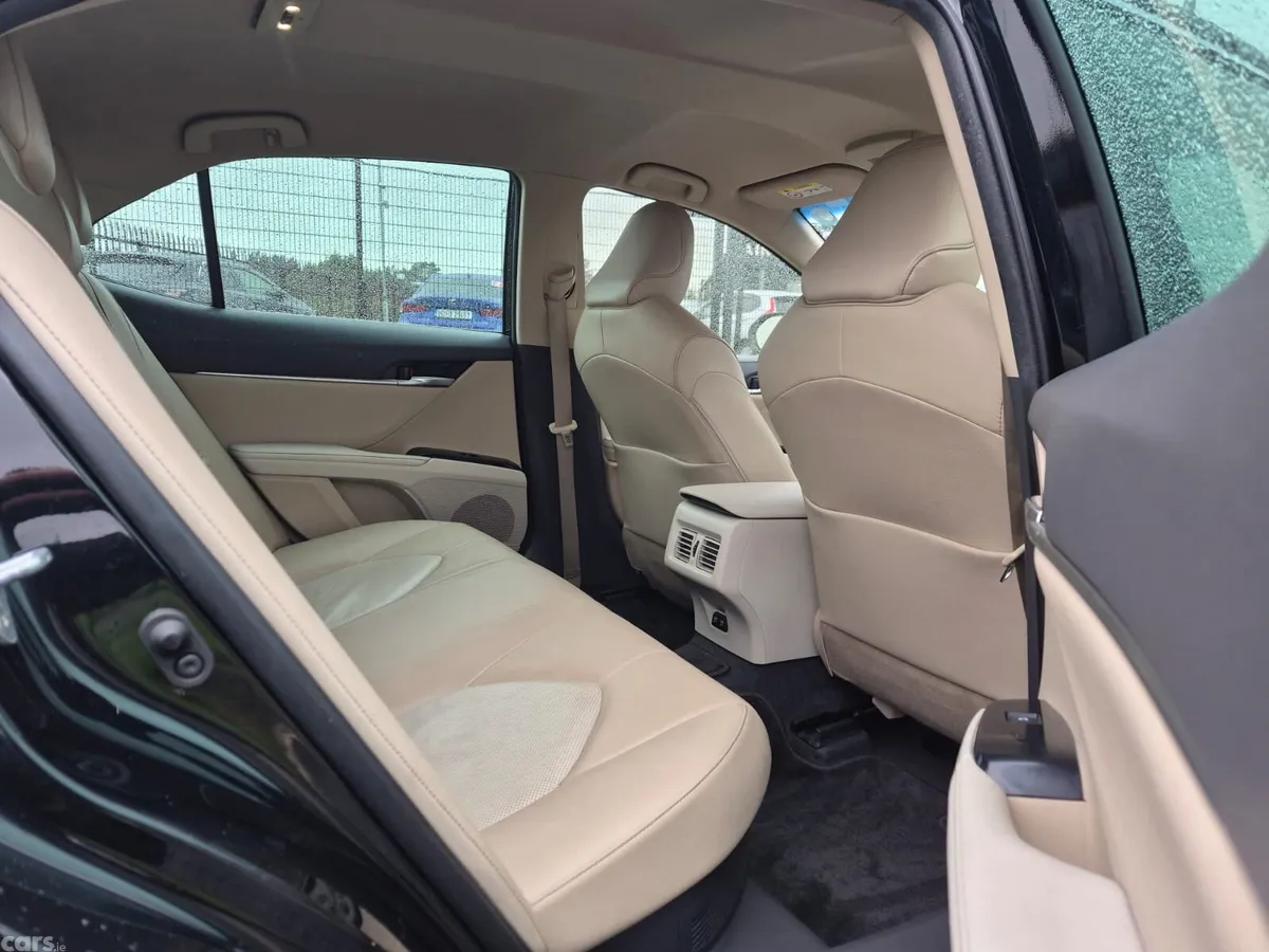 Toyota Camry Saloon, Petrol Hybrid, 2020, Black