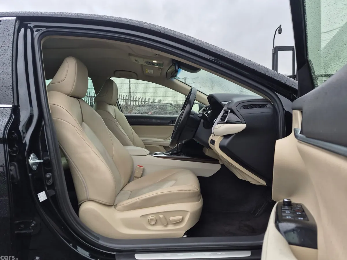 Toyota Camry Saloon, Petrol Hybrid, 2020, Black