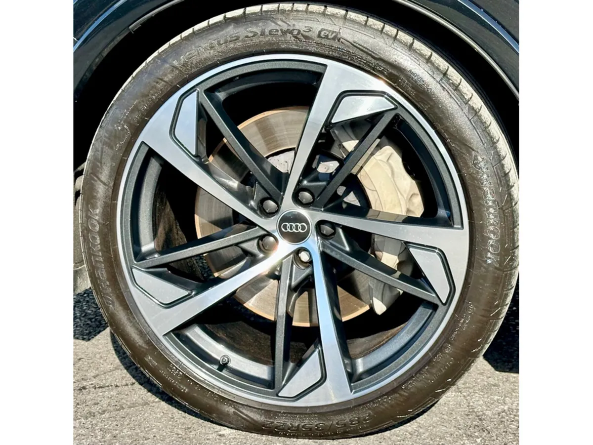Audi Q7 SUV, Petrol Hybrid, 2023, Black