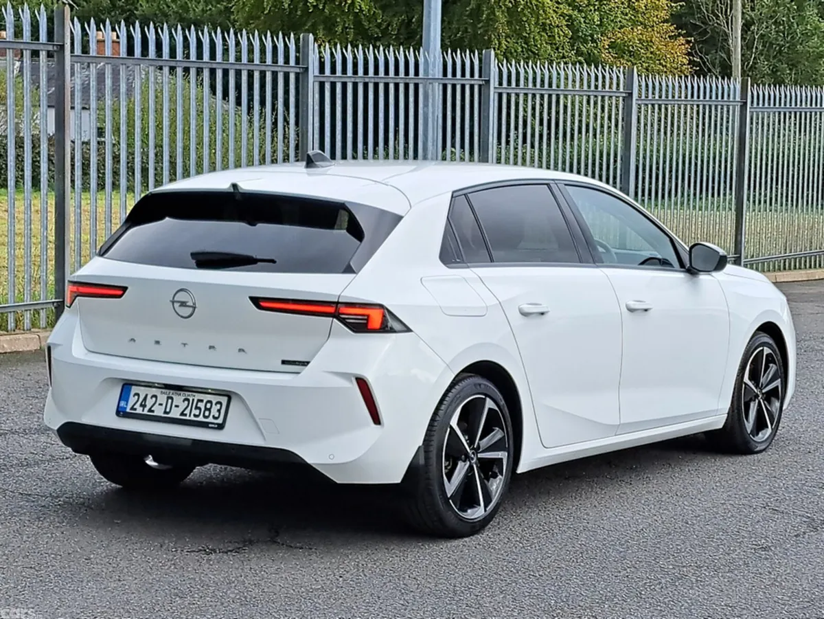 Opel Astra Hatchback, Diesel, 2024, White