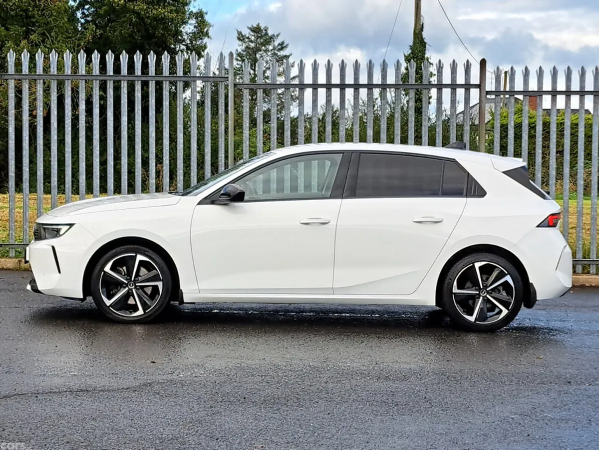 Opel Astra Hatchback, Diesel, 2024, White