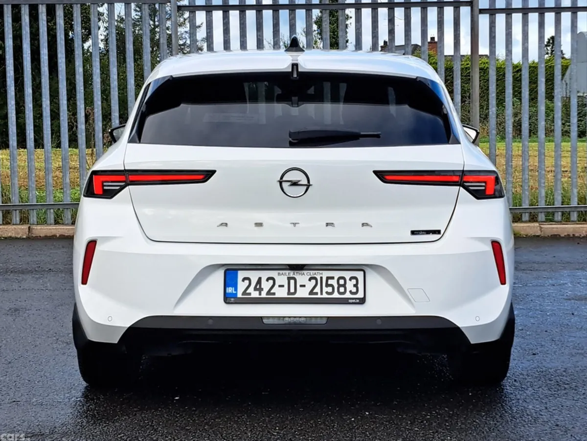 Opel Astra Hatchback, Diesel, 2024, White