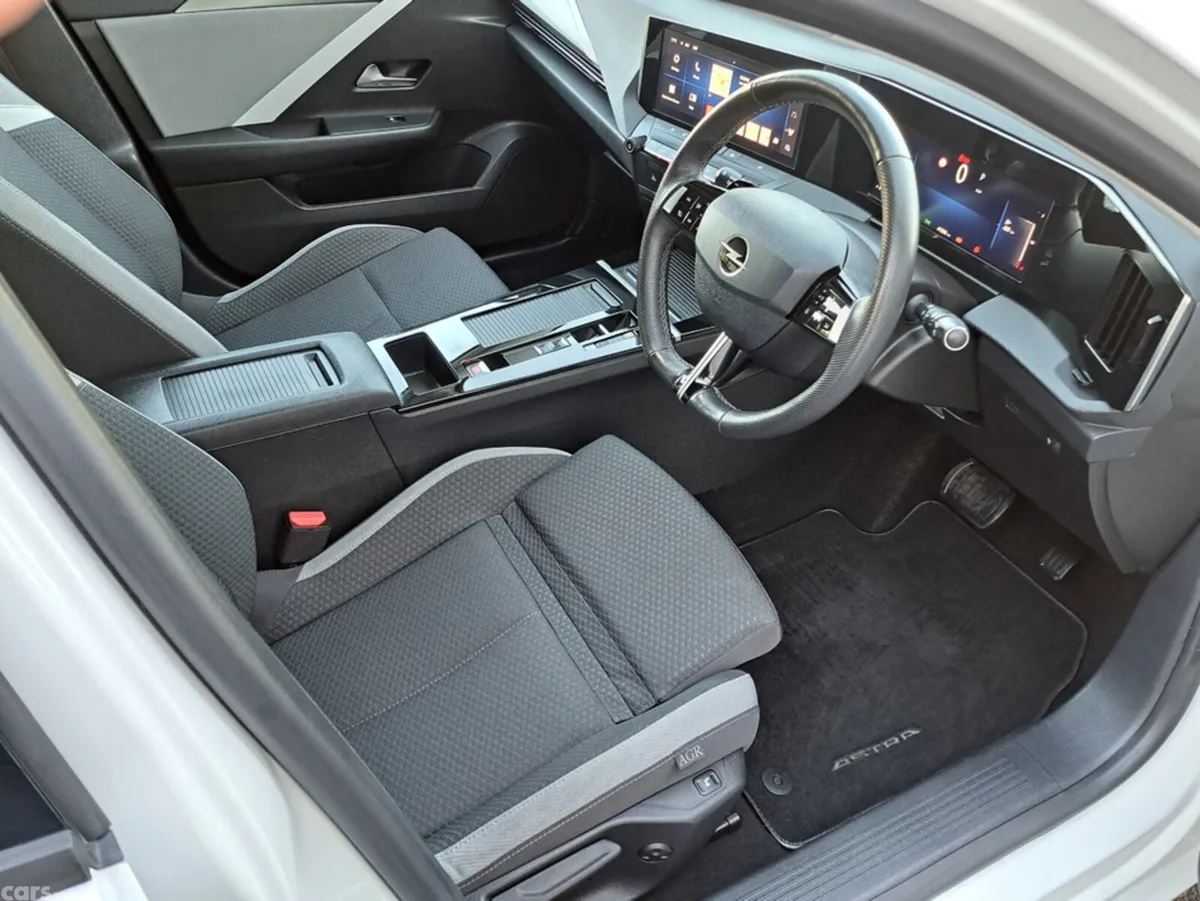 Opel Astra Hatchback, Diesel, 2024, White
