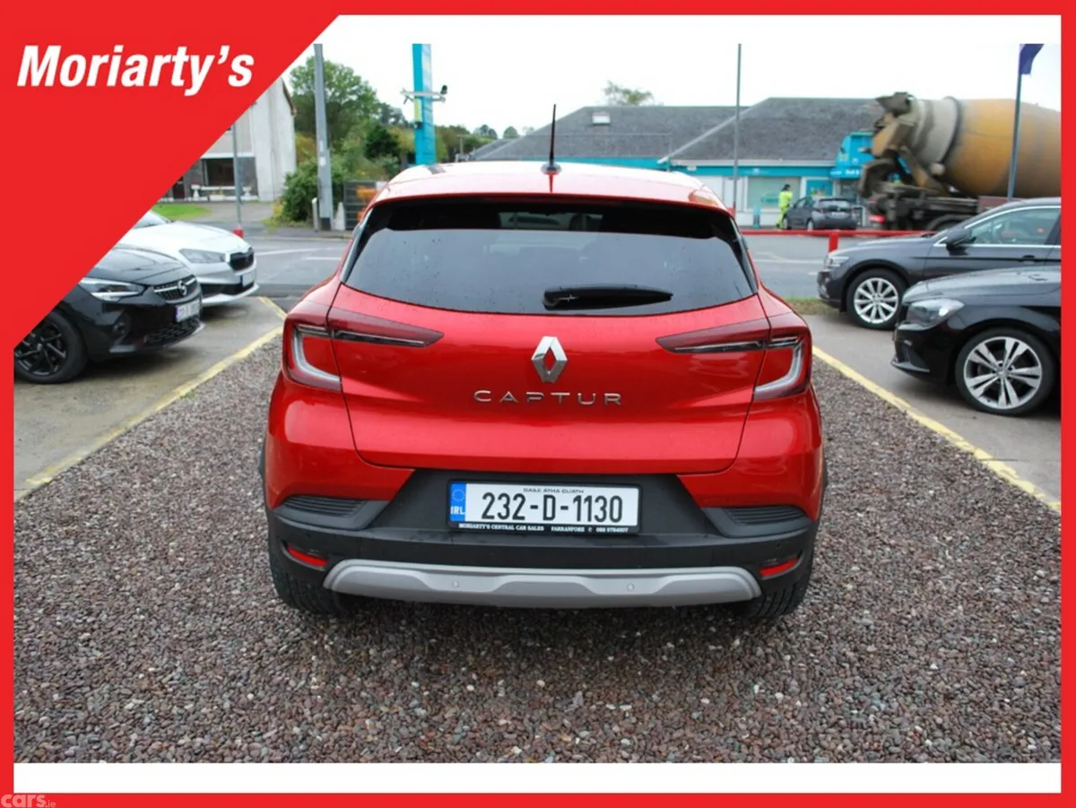 Renault Captur Hatchback, Petrol, 2023, Red