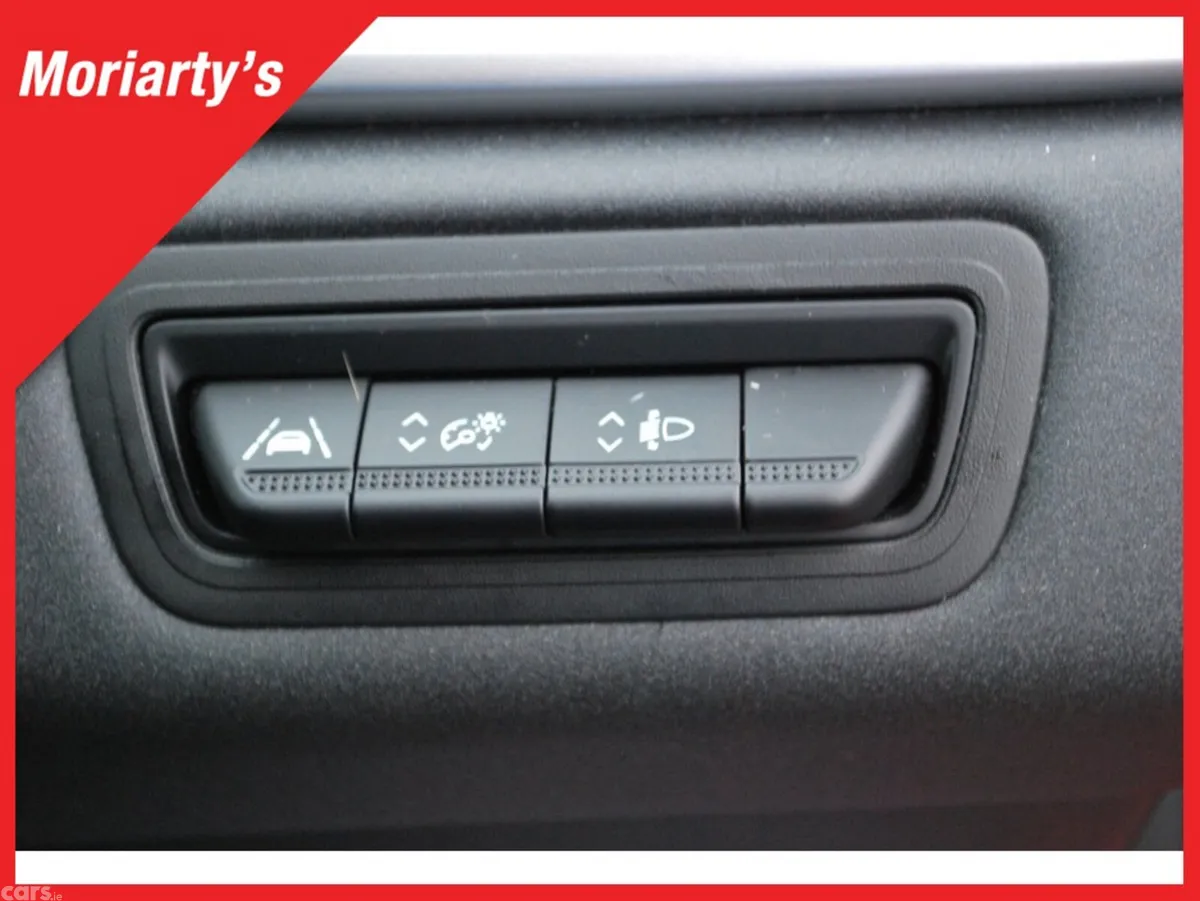 Renault Captur Hatchback, Petrol, 2023, Red