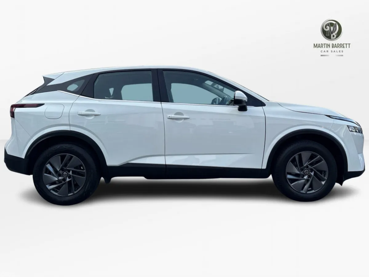 Nissan Qashqai MPV, Petrol, 2022, White
