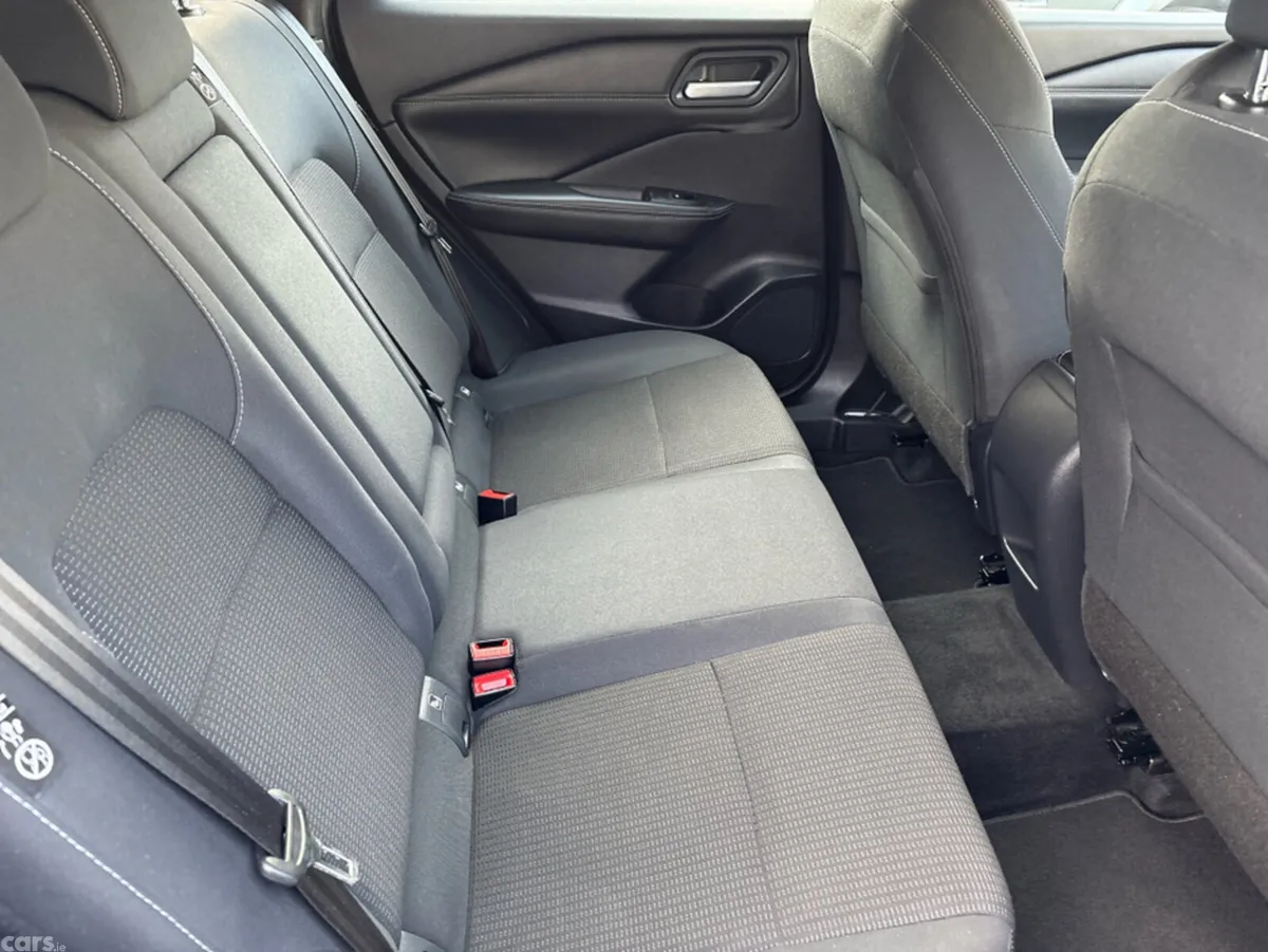 Nissan Qashqai MPV, Petrol, 2022, White