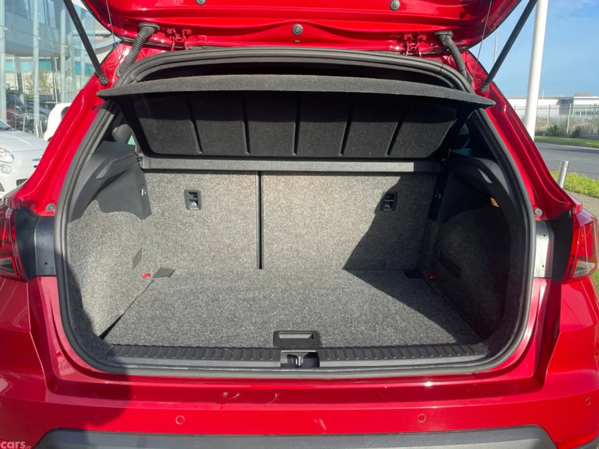 SEAT Arona Hatchback, Petrol, 2020, Red