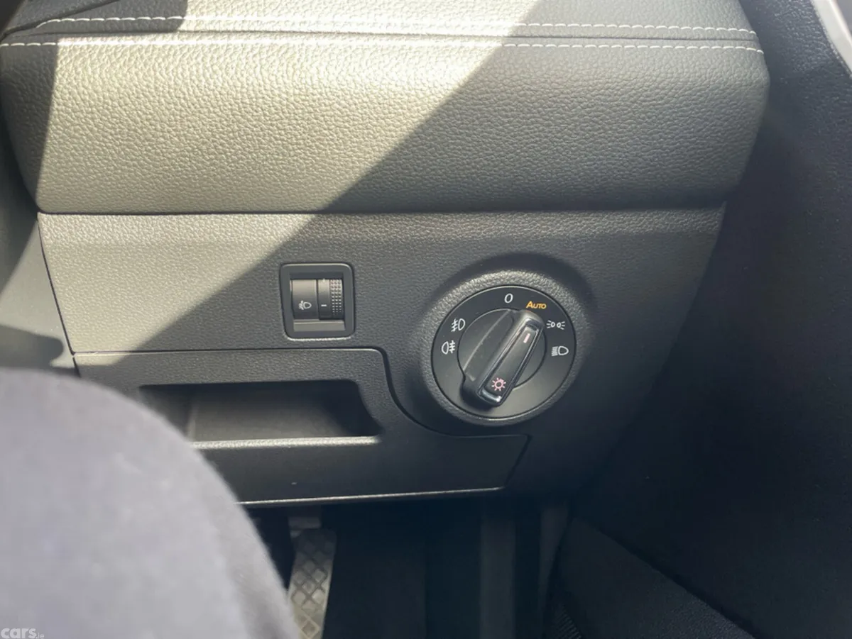 SEAT Arona Hatchback, Petrol, 2020, Red