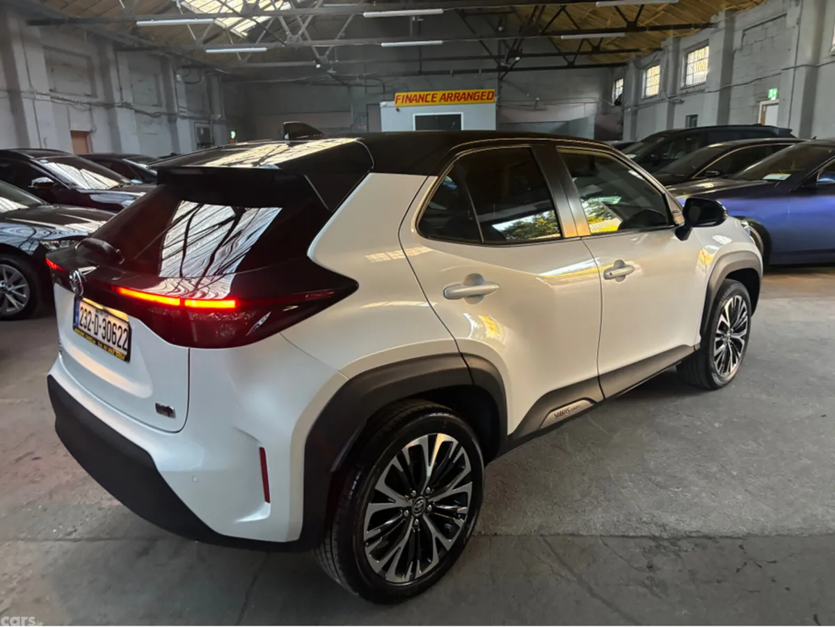 Toyota Yaris Cross Hatchback, Petrol Hybrid, 2023, White