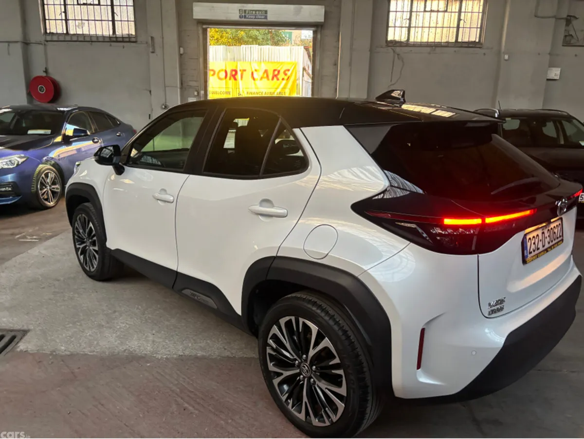 Toyota Yaris Cross Hatchback, Petrol Hybrid, 2023, White