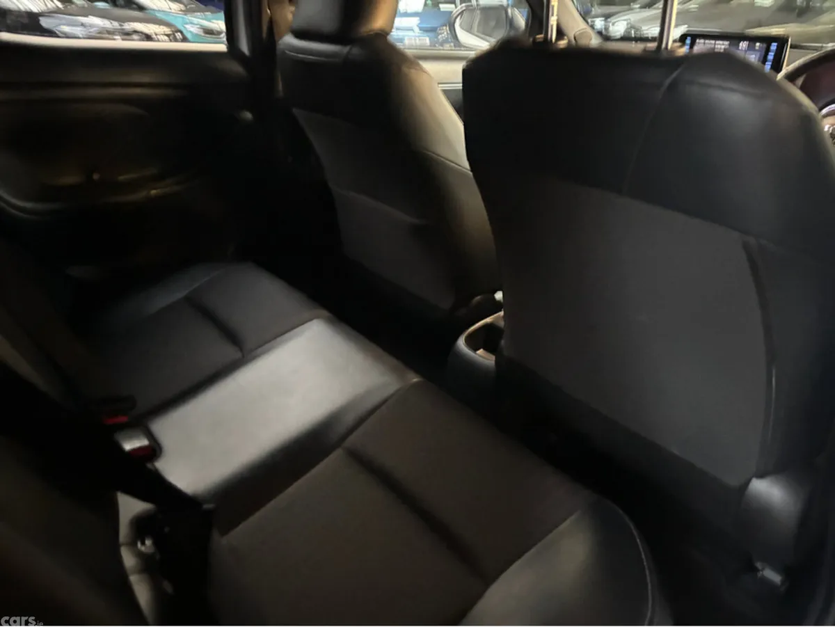 Toyota Yaris Cross Hatchback, Petrol Hybrid, 2023, White