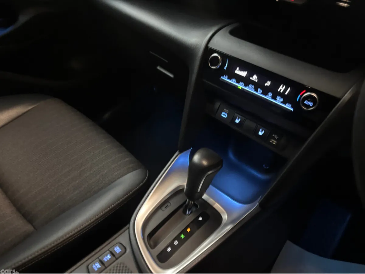 Toyota Yaris Cross Hatchback, Petrol Hybrid, 2023, White
