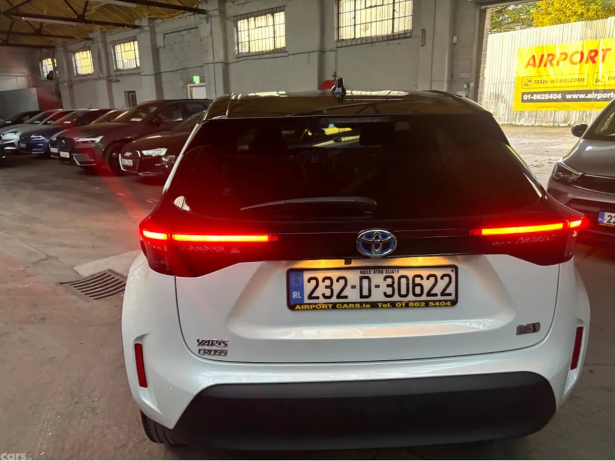Toyota Yaris Cross Hatchback, Petrol Hybrid, 2023, White